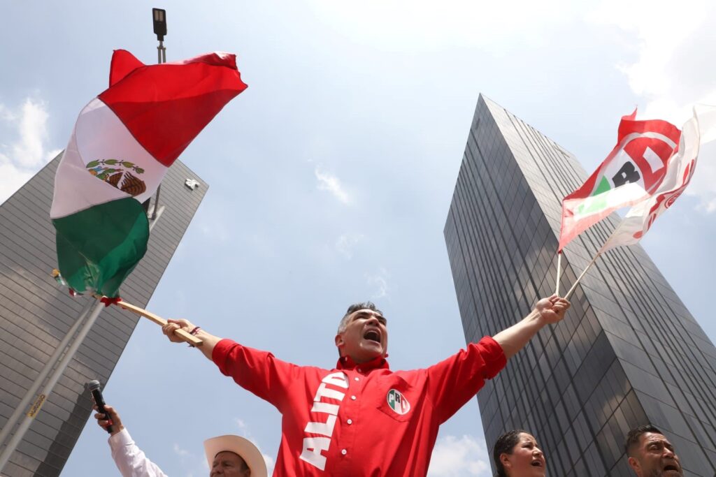 mi-b-1-1024x683 ¡Alito Moreno levanta al PRI! Militancia demuestra apoyo histórico tras pleito con Noroña